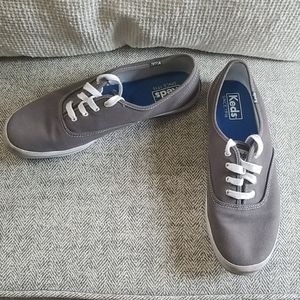 Sz 9 Keds